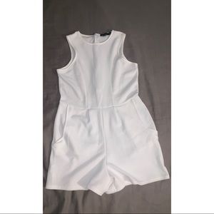 CREPE SLEEVELESS ROMPER